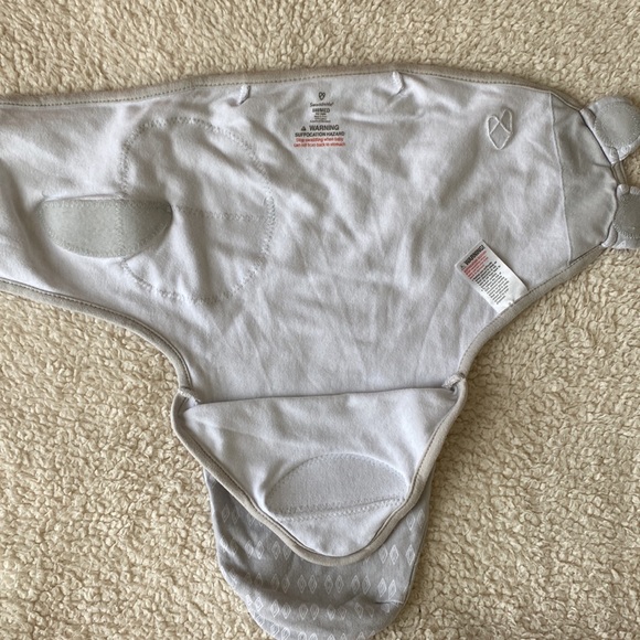 SwaddleMe Velcro Baby Swaddle (Gray/White) - Picture 14 of 15